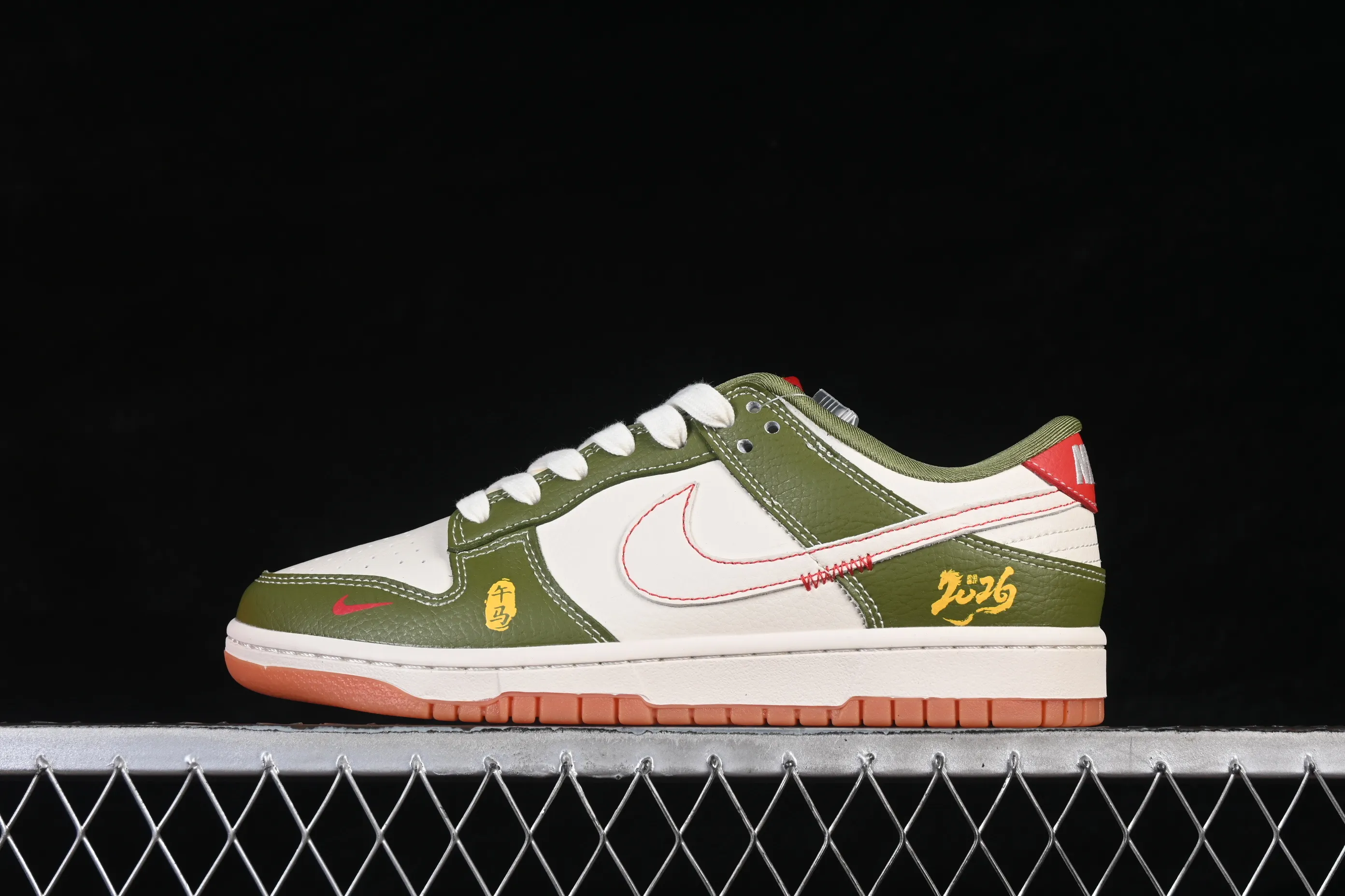 All categories Nk SB Dunk Series Nk SB Dunk Low High-end customized low-top sneakers Nike SB Dunk Low Limited to the Year of the Horse High-end customized low-top casual skateboard shoes QW5288-103